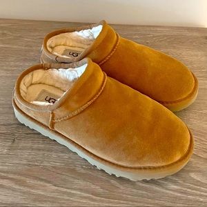 Ugg Suede Classic Slipper in Chestnut, size 8, excellent used condition